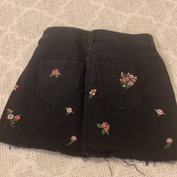 Pacsun mini denim skirt. Size 24 - Picture 3 of 3